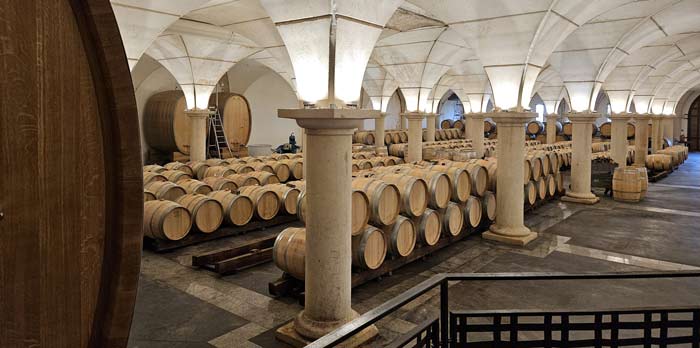 Chai à barriques - Vignoble du Sud-ouest de la France