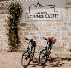 Biking on the roads of Saint Emilion vineyard